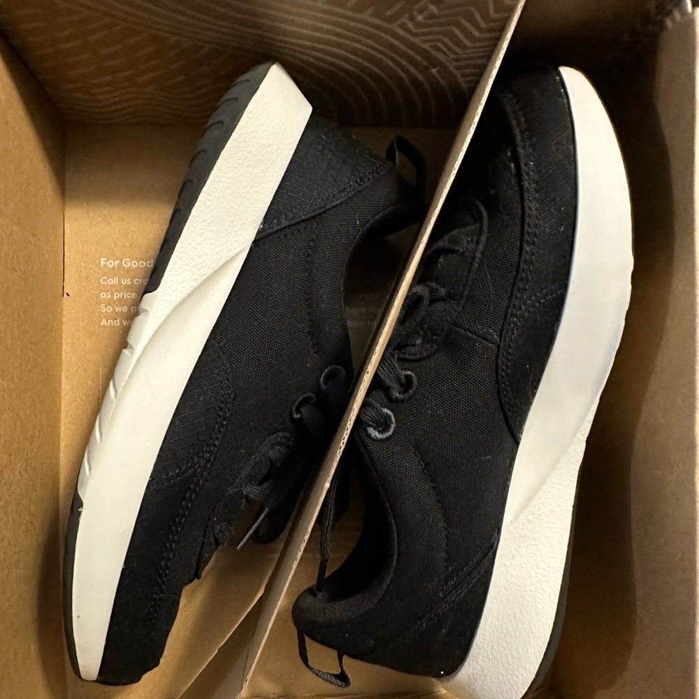 Allbirds Women’s Couriers - Natural Black (Blizzard Sole)